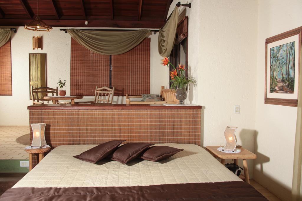 Bangalore Suites Garopaba Værelse billede